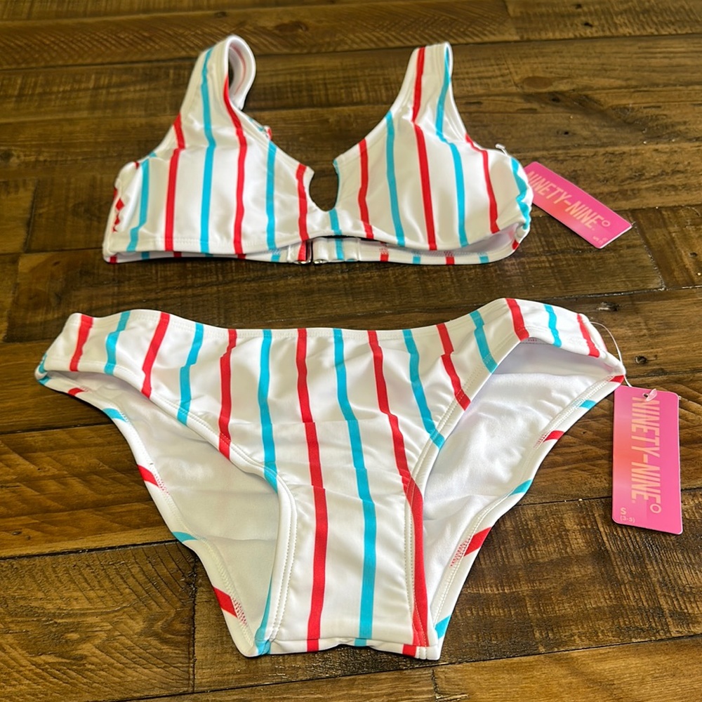 NINETY-NINE DEGREES JUNIORS STRIPED BIKINI: WHITE: NEW WITH TAGS: SIZE S (3/5)